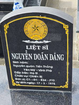 Ảnh bia mộ của liệt sĩ Nguyễn Doãn Đáng