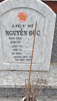 Ảnh bia mộ của liệt sĩ Nguyễn Đức