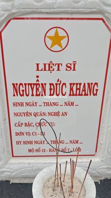 Ảnh bia mộ của liệt sĩ Nguyễn Đức Khang
