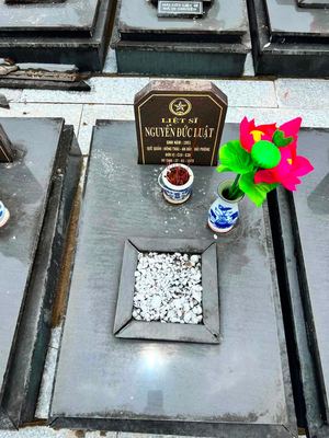 Ảnh bia mộ của liệt sĩ Nguyễn Đức Luật