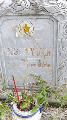 Bia mộ tại Nghĩa trang xã Bình Định - Huyện Thăng Bình - Quảng Nam · ảnh: Be You — liệt sĩ NGUYỄN DUY DIÊN