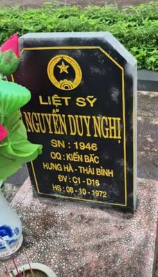 Ảnh bia mộ của liệt sĩ Nguyễn Duy Nghị