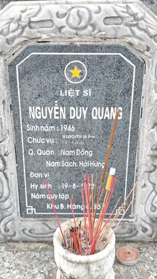 Bia mộ tại Quế Thọ - Huyện Núi Thành - Quảng Nam · ảnh: Be You — liệt sĩ NGUYỄN DUY QUANG