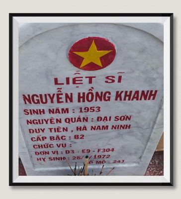 Ảnh bia mộ của liệt sĩ Nguyễn Hồng Khanh