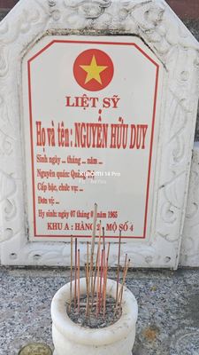 Bia mộ tại Xã Bình Lâm - Huyện Thăng Bình - Quảng Nam · ảnh: Be You — liệt sĩ NGUYỄN HỮU DUY