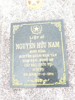 Ảnh bia mộ của liệt sĩ Nguyễn Hữu Nam