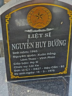 Ảnh bia mộ của liệt sĩ Nguyễn Huy Đường