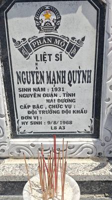 Ảnh bia mộ của liệt sĩ Nguyễn Mạnh Quỳnh