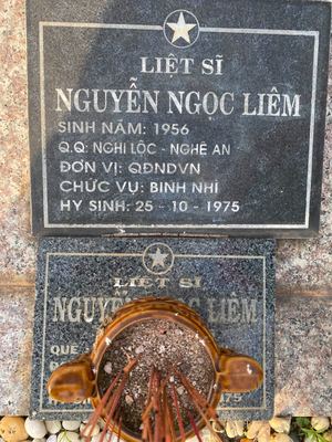 Ảnh bia mộ của liệt sĩ Nguyễn Ngọc Liêm
