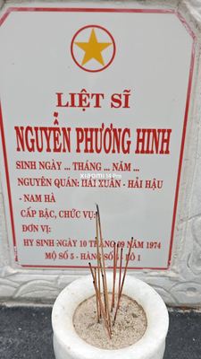 Ảnh bia mộ của liệt sĩ Nguyễn Phương Hinh