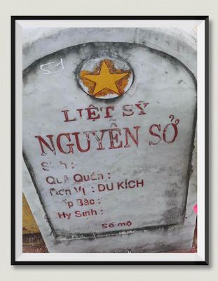 Bia mộ tại Nghĩa trang liệt sĩ Huyện Triệu Phong - tỉnh Quảng Trị · ảnh: Hùng Thế — liệt sĩ Nguyễn Sở