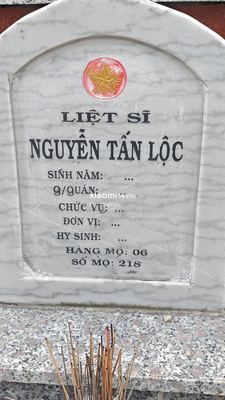 Ảnh bia mộ của liệt sĩ Nguyễn Tấn Lộc