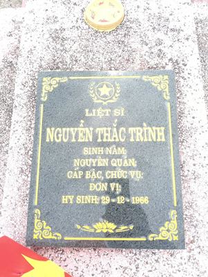 Bia mộ tại xã Hiền ninh - Xã Hiền Ninh - Huyện Quảng Ninh - Quảng Bình · ảnh: FB Nguyễn Hoàng Dương — liệt sĩ Nguyễn Thắc Trình