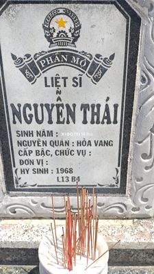 Ảnh bia mộ của liệt sĩ Nguyễn Thái