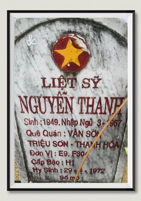 Bia mộ tại Nghĩa trang liệt sĩ Huyện Triệu Phong - tỉnh Quảng Trị · ảnh: Người Thái Bình.VN — liệt sĩ Nguyễn Thanh