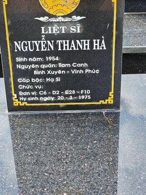 Ảnh bia mộ của liệt sĩ Nguyễn Thanh Hà