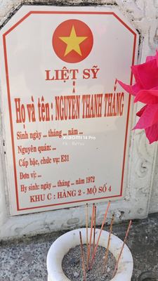 Ảnh bia mộ của liệt sĩ Nguyễn Thanh Thắng