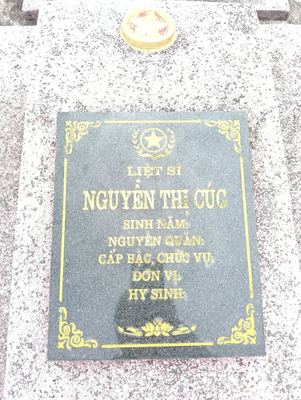 Bia mộ tại xã Hiền ninh - Xã Hiền Ninh - Huyện Quảng Ninh - Quảng Bình · ảnh: FB Nguyễn Hoàng Dương — liệt sĩ Nguyễn Thị Cúc