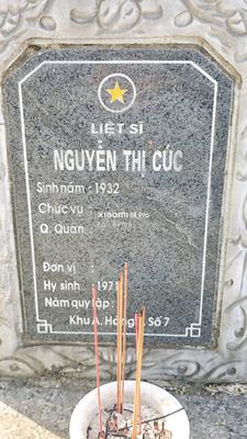 Bia mộ tại Quế Thọ - Huyện Núi Thành - Quảng Nam · ảnh: Be You — liệt sĩ NGUYỄN THỊ CÚC