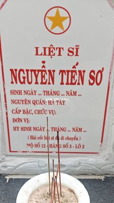 Bia mộ tại Xã Quế Long - Huyện Núi Thành - Quảng Nam · ảnh: Be You — liệt sĩ NGUYỄN TIẾN SƠ