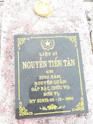 Ảnh bia mộ của liệt sĩ Nguyễn Tiến Tân