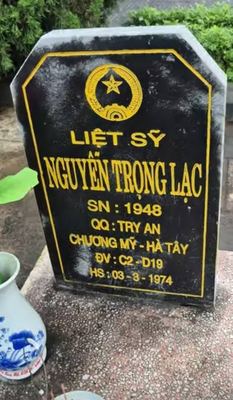 Bia mộ tại Chư Prông - Huyện Chư Prông - Gia Lai · ảnh: FB Đinh Tuấn — liệt sĩ Nguyễn Trọng Lạc
