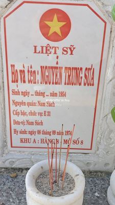 Ảnh bia mộ của liệt sĩ Nguyễn Trung Sưa
