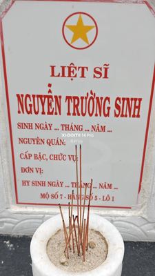 Ảnh bia mộ của liệt sĩ Nguyễn Trường Sinh