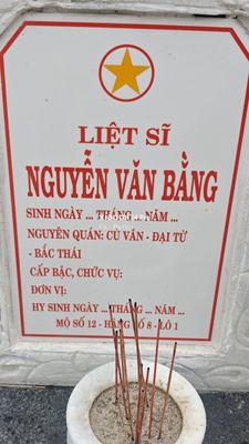 Ảnh bia mộ của liệt sĩ Nguyễn Văn Bằng