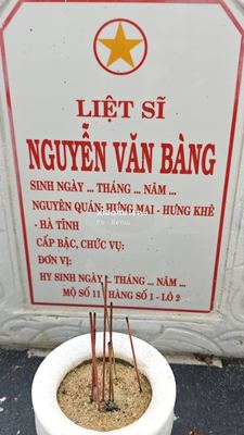 Ảnh bia mộ của liệt sĩ Nguyễn Văn Bàng