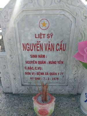 Bia mộ tại NTLS Xã Vũ Gia - Xã Vũ Gia - Đà Nẵng · ảnh: Thanh Tran — liệt sĩ NGUYỄN VĂN CẦU