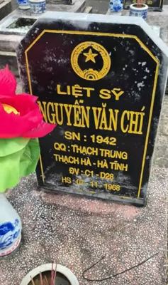 Ảnh bia mộ của liệt sĩ Nguyễn Văn Chí