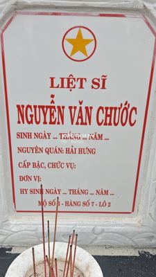 Ảnh bia mộ của liệt sĩ Nguyễn Văn Chước