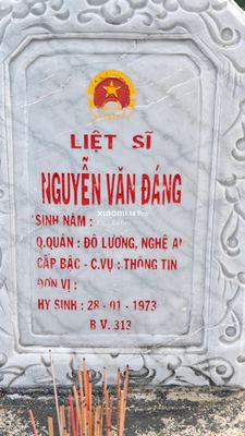 Ảnh bia mộ của liệt sĩ Nguyễn Văn Đáng