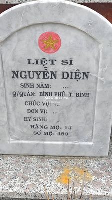 Ảnh bia mộ của liệt sĩ Nguyễn Văn Diện