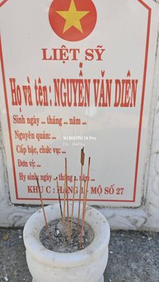 Ảnh bia mộ của liệt sĩ Nguyễn Văn Diên