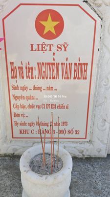 Ảnh bia mộ của liệt sĩ Nguyễn Văn Đình