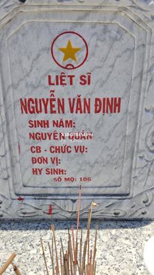 Bia mộ tại Nghĩa trang xã Bình Hải - Xã Bình Hải - Huyện Thăng Bình - Quảng Nam · ảnh: Be You — liệt sĩ NGUYỄN VĂN ĐỊNH