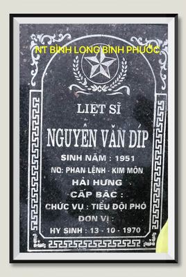 Bia mộ tại Nghĩa trang liệt sĩ Huyện Bình Long - tỉnh Bình Phước · ảnh: Người Thái Bình.VN — liệt sĩ Nguyễn Văn Díp