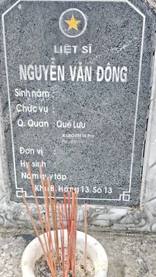 Ảnh bia mộ của liệt sĩ Nguyễn văn Đông