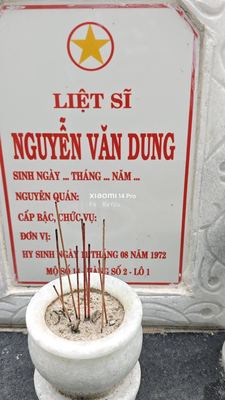 Ảnh bia mộ của liệt sĩ Nguyễn Văn Dung
