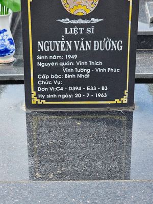 Ảnh bia mộ của liệt sĩ Nguyễn Văn Dương