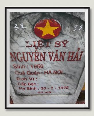 Ảnh bia mộ của liệt sĩ Nguyễn Văn Hải