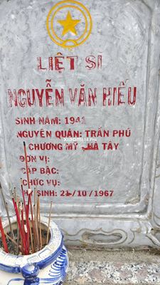 Bia mộ tại Nghĩa trang xã Bình Định - Huyện Thăng Bình - Quảng Nam · ảnh: Be You — liệt sĩ NGUYỄN VĂN HIẾU