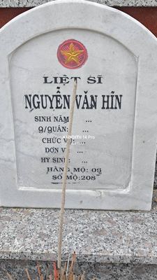 Bia mộ tại Nghĩa trang xã Bình Trị - Huyện Đại Lộc - Quảng Nam · ảnh: Be You — liệt sĩ Nguyễn văn Hỉn