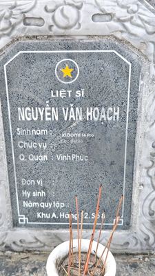 Ảnh bia mộ của liệt sĩ Nguyễn Văn Hoạch