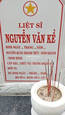 Ảnh bia mộ của liệt sĩ Nguyễn Văn Kề