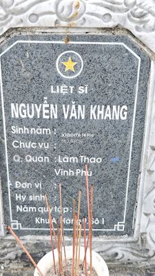 Ảnh bia mộ của liệt sĩ Nguyễn Văn Khang