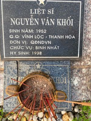 Bia mộ tại Nghĩa trang liệt sĩ Huyện Bến Cát - tỉnh Bình Dương · ảnh: Lê Phượng — liệt sĩ NGUYỄN VĂN KHỐI