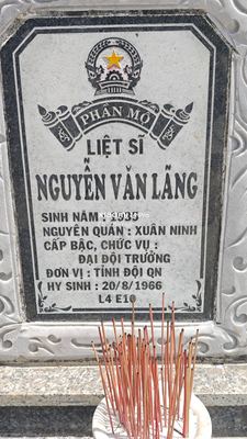 Ảnh bia mộ của liệt sĩ NGUYỄN VĂN LĂNG